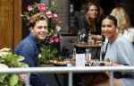 Amsterdam 3 juni 2020
Joelle Gullit met haar beste vriend op terras bij v Dam