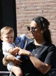 Amsterdam 9 mei 2020
Joelle Gullit met het zoontje van Lil Kleine en jaimy Vaes