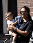 Amsterdam 9 mei 2020
Joelle Gullit met het zoontje van Lil Kleine en jaimy Vaes