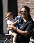 Amsterdam 9 mei 2020
Joelle Gullit met het zoontje van Lil Kleine en jaimy Vaes