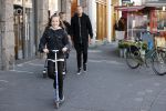 Amsterdam 15 mei 2020
Johnny en Charlotte Heitinga achter de kinderwagen en hun kinderen Jezebel en Lennox op straat in amsterdam zuid