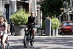 Amsterdam 28 mei 2020
Johnny Heitinga met zijn kinderen Jezebel en Lennox op de fiets in Amsterdam zuid