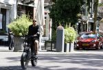 Amsterdam 28 mei 2020
Johnny Heitinga met zijn kinderen Jezebel en Lennox op de fiets in Amsterdam zuid