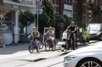 Amsterdam 28 mei 2020
Johnny Heitinga met zijn kinderen Jezebel en Lennox op de fiets in Amsterdam zuid