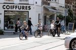 Amsterdam 28 mei 2020
Johnny Heitinga met zijn kinderen Jezebel en Lennox op de fiets in Amsterdam zuid