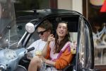 Amsterdam 26 mei 2020
Julian Vahle en zijn vriendin Chelsey Weimar in hun Biro karretje