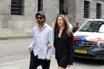 Amsterdam 1 juni 2020
Demonstratie op de dam tegen politiegeweld tegen donkere mensen naar aanleiding van de dood van George Floyd door poltieman in USA. Kay nambiar met nieuwe vriendin