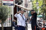 Amsterdam 7 mei 2020
Kenny tete met een kennis in Amsterdam zuid