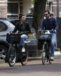 Amsterdam 4 mei 2020
Kim v Kooten en Jacob Derwig op ded fiets in Amsterdam zuid.