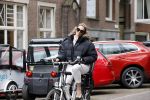 Amsterdam 15 mei 2020
Lieke v Lexmond op de fiets in Amsterdam