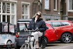 Amsterdam 15 mei 2020
Lieke v Lexmond op de fiets in Amsterdam