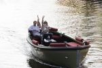 Amsterdam 27 mei 2020
Lieke v Lexmond en haar man Bas v Veggel varen in hun boot door de grachten van Amsterdam .