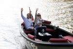 Amsterdam 27 mei 2020
Lieke v Lexmond en haar man Bas v Veggel varen in hun boot door de grachten van Amsterdam .