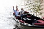 Amsterdam 27 mei 2020
Lieke v Lexmond en haar man Bas v Veggel varen in hun boot door de grachten van Amsterdam .