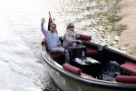 Amsterdam 27 mei 2020
Lieke v Lexmond en haar man Bas v Veggel varen in hun boot door de grachten van Amsterdam .