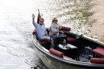 Amsterdam 27 mei 2020
Lieke v Lexmond en haar man Bas v Veggel varen in hun boot door de grachten van Amsterdam .