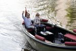 Amsterdam 27 mei 2020
Lieke v Lexmond en haar man Bas v Veggel varen in hun boot door de grachten van Amsterdam .