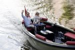 Amsterdam 27 mei 2020
Lieke v Lexmond en haar man Bas v Veggel varen in hun boot door de grachten van Amsterdam .