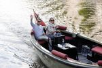 Amsterdam 27 mei 2020
Lieke v Lexmond en haar man Bas v Veggel varen in hun boot door de grachten van Amsterdam .