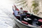 Amsterdam 27 mei 2020
Lieke v Lexmond en haar man Bas v Veggel varen in hun boot door de grachten van Amsterdam .