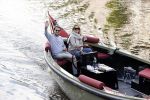 Amsterdam 27 mei 2020
Lieke v Lexmond en haar man Bas v Veggel varen in hun boot door de grachten van Amsterdam .