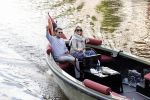 Amsterdam 27 mei 2020
Lieke v Lexmond en haar man Bas v Veggel varen in hun boot door de grachten van Amsterdam .