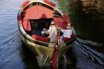 Amsterdam 27 mei 2020
Lieke v Lexmond en haar man Bas v Veggel varen in hun boot door de grachten van Amsterdam .