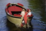 Amsterdam 27 mei 2020
Lieke v Lexmond en haar man Bas v Veggel varen in hun boot door de grachten van Amsterdam .