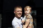 Amsterdam 20 mei 2020
Lil Kleine met zijn zoontje in Amsterdam zuid.