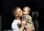 Amsterdam 20 mei 2020
Lil Kleine met zijn zoontje in Amsterdam zuid.