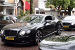 Amsterdam 1 mei 2020
Mark Teurlings en sanne Rosinga in hun bentleys in amsterdam zuid