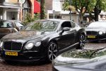 Amsterdam 1 mei 2020
Mark Teurlings en sanne Rosinga in hun bentleys in amsterdam zuid
