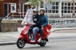 Amsterdam 2 mei 2020
Martijn Krabbe en zijn vrouw Deborah gaan op de scooter eten kopen bij een indonesische toko