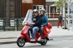 Amsterdam 2 mei 2020
Martijn Krabbe en zijn vrouw Deborah gaan op de scooter eten kopen bij een indonesische toko