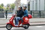 Amsterdam 2 mei 2020
Martijn Krabbe en zijn vrouw Deborah gaan op de scooter eten kopen bij een indonesische toko
