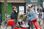 Amsterdam 2 mei 2020
Martijn Krabbe en zijn vrouw Deborah gaan op de scooter eten kopen bij een indonesische toko