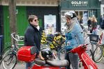 Amsterdam 2 mei 2020
Martijn Krabbe en zijn vrouw Deborah gaan op de scooter eten kopen bij een indonesische toko