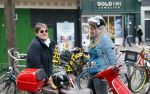 Amsterdam 2 mei 2020
Martijn Krabbe en zijn vrouw Deborah gaan op de scooter eten kopen bij een indonesische toko