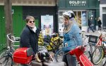 Amsterdam 2 mei 2020
Martijn Krabbe en zijn vrouw Deborah gaan op de scooter eten kopen bij een indonesische toko