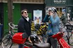 Amsterdam 2 mei 2020
Martijn Krabbe en zijn vrouw Deborah gaan op de scooter eten kopen bij een indonesische toko