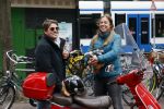 Amsterdam 2 mei 2020
Martijn Krabbe en zijn vrouw Deborah gaan op de scooter eten kopen bij een indonesische toko