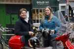 Amsterdam 2 mei 2020
Martijn Krabbe en zijn vrouw Deborah gaan op de scooter eten kopen bij een indonesische toko