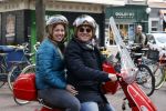 Amsterdam 2 mei 2020
Martijn Krabbe en zijn vrouw Deborah gaan op de scooter eten kopen bij een indonesische toko