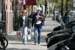 Amsterdam 2 mei 2020
Matthijs de Ligt en zijn vriendin Annekee Molenaar lopen op straat in Amsterdam zuid.