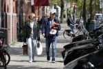 Amsterdam 2 mei 2020
Matthijs de Ligt en zijn vriendin Annekee Molenaar lopen op straat in Amsterdam zuid.