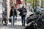 Amsterdam 2 mei 2020
Matthijs de Ligt en zijn vriendin Annekee Molenaar lopen op straat in Amsterdam zuid.