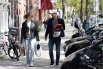 Amsterdam 2 mei 2020
Matthijs de Ligt en zijn vriendin Annekee Molenaar lopen op straat in Amsterdam zuid.