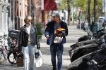Amsterdam 2 mei 2020
Matthijs de Ligt en zijn vriendin Annekee Molenaar lopen op straat in Amsterdam zuid.