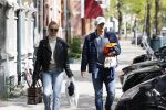 Amsterdam 2 mei 2020
Matthijs de Ligt en zijn vriendin Annekee Molenaar lopen op straat in Amsterdam zuid.