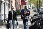 Amsterdam 2 mei 2020
Matthijs de Ligt en zijn vriendin Annekee Molenaar lopen op straat in Amsterdam zuid.